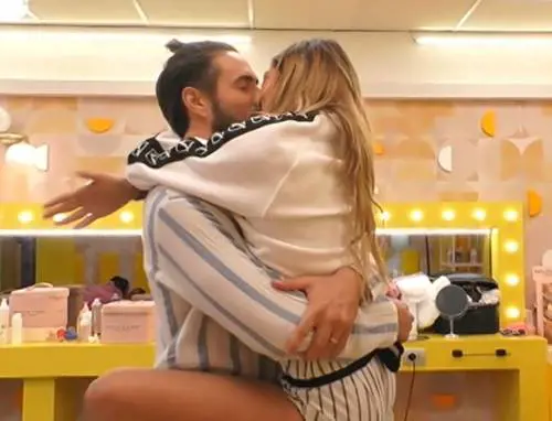 "Ha i conti pieni e rompe ancora": la brutta caduta di stile di Belli sulla moglie