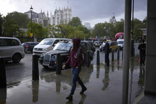 Contagi, vaccini e ospedali: cosa succede davvero a Londra