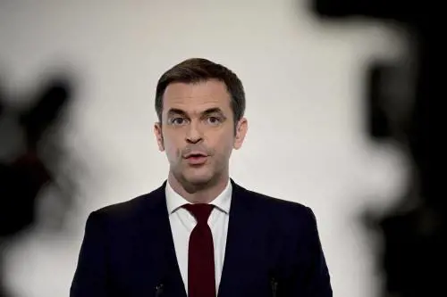 Parigi prenota 50mila pillole Merck anti-Covid