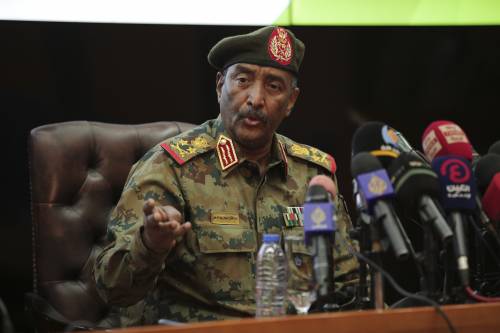 Sudan, il generale "rapisce" il premier. Minacce Usa e Ue: "Tagliamo gli aiuti"