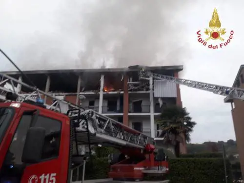 Incendio e crollo di una palazzina a Pinerolo. Una vittima