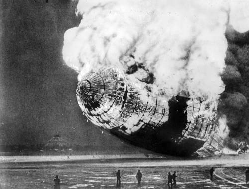 La "svastica sul Sole" e poi le fiamme: così l'Hindenburg trovò la fine