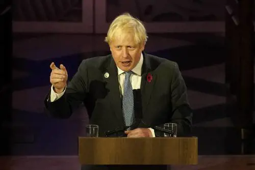 Johnson fa James Bond. "Per salvare il mondo dobbiamo disinnescare la bomba climatica"