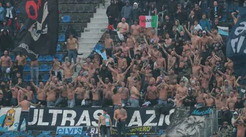 I tifosi della Lazio banditi da Marsiglia per fascismo. Ma non è un film