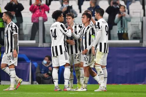 Champions, la Juventus vola agli ottavi. L'Atalanta beffata da CR7