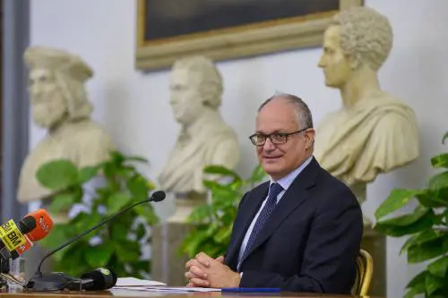 Gualtieri presenta la sua giunta. Un posto a tutte le correnti del Pd