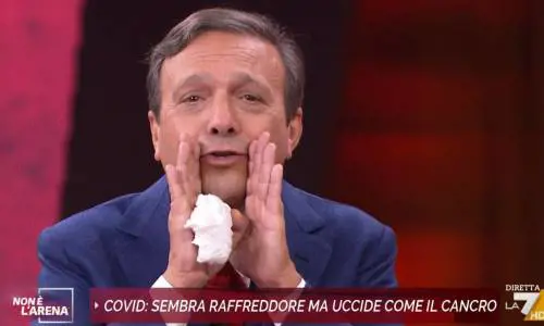 "Altre patologie? Vi dovete vergognare". Chiambretti stronca i negazionisti