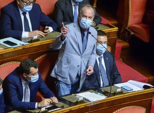 Ira Calderoli per il "cappotto scomparso": "E i controlli...?"