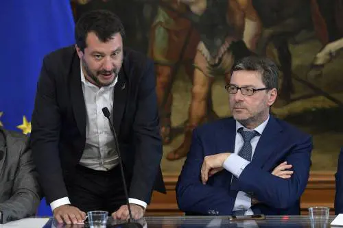 Salvini resta sovranista e mette in riga Giorgetti. Ma la Lega è spaccata