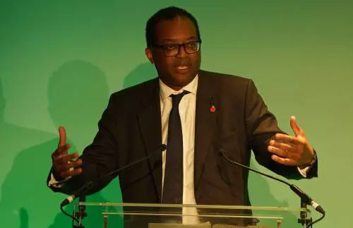 Truss (e Regno Unito) nella bufera: salta il ministro del Tesoro Kwasi Kwarteng