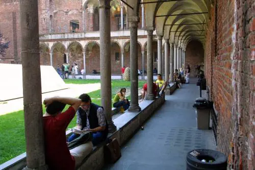 Milano, città "fuori corso". Per gli studenti costa troppo