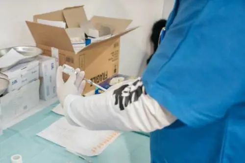 "Terza dose obbligatoria per decreto": ecco per chi