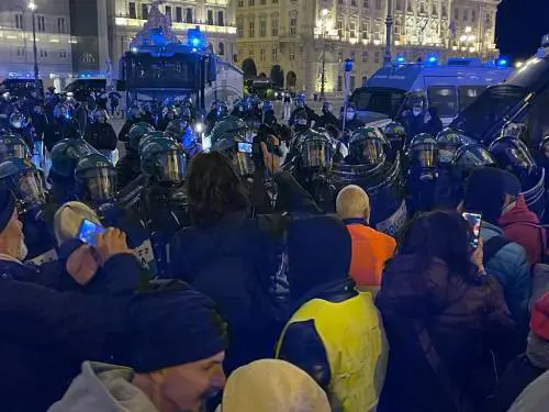 Scontri e fermi: Trieste polveriera No Pass