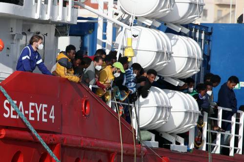 "Combatti il fascismo, vota dem". Le Ong tentano la sapallata alle Europee