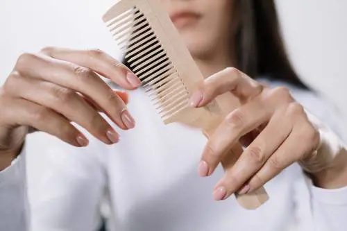 Caduta dei capelli e carenza di vitamine. La soluzione che può risolvere il problema.