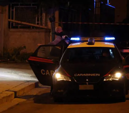 Ricoverato per Covid, fugge dall'ospedale e uccide il figlio di 10 anni