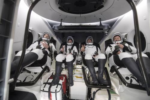 Il ritorno sulla terra della Crew Dragon dopo 200 giorni in orbita
