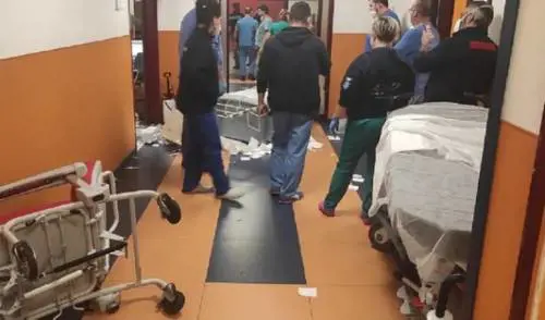 Donna muore in ospedale, i familiari distruggono il pronto soccorso