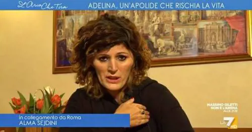La denuncia e i documenti negati: Adelina si suicida