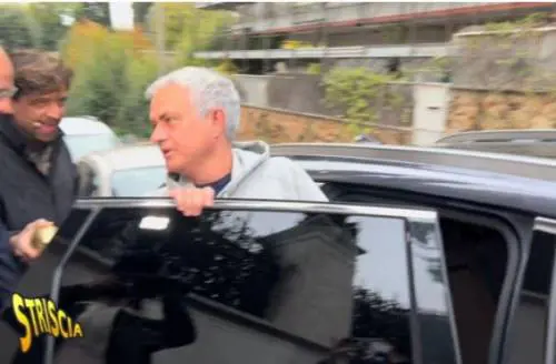 Mourinho vede Staffelli e fugge via