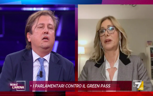 "Scemenze", "Sta delirando". E scatta la lite in tv da Giletti