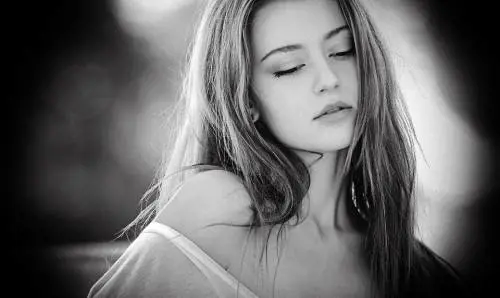 Capelli bianchi, come prevenirli e coprirli naturalmente
