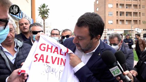 Pace fatta tra Salvini e Ghali. Le Iene ci mettono la "maglietta"