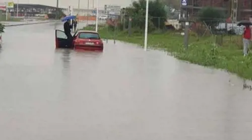 La Sardegna sotto il nubifragio. Un morto travolto dall'acqua