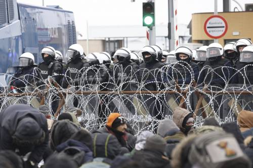 Un altro schiaffo all'Europa: la Polonia costruisce il muro