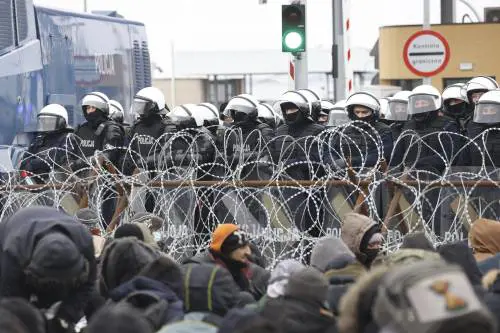 Merkel media con Minsk (e fa arrabbiare Varsavia)