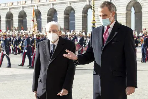 Mattarella salutato in Spagna. L'ultimo viaggio all'estero