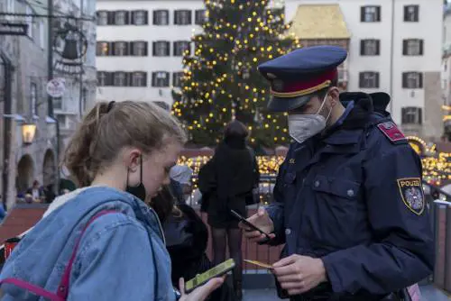 In Belgio torna il telelavoro. E l'Irlanda chiude i pub