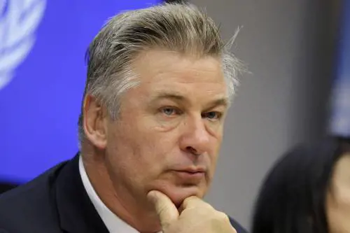 Sparatoria sul set di Rust: Alec Baldwin incriminato per omicidio colposo 
