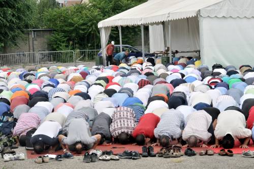 L'ex mercato diventa centro preghiera musulmano: è bufera