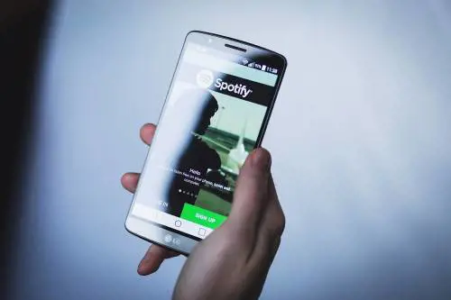 Spotify e la funzione che ti fa "cantare": come attivarla
