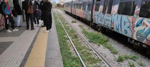 "Incidenti ogni 15 giorni". A Napoli il dramma della Circumvesuviana