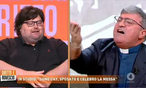 "Pupazzo", "Dici stro...". Scontro in tv tra Adinolfi e don Patrizio