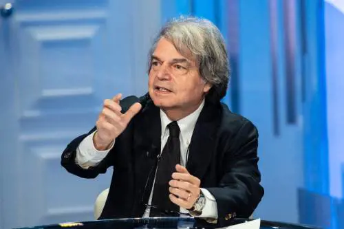 "No nuove chiusure a causa dei no vax". E Brunetta lancia il super green pass