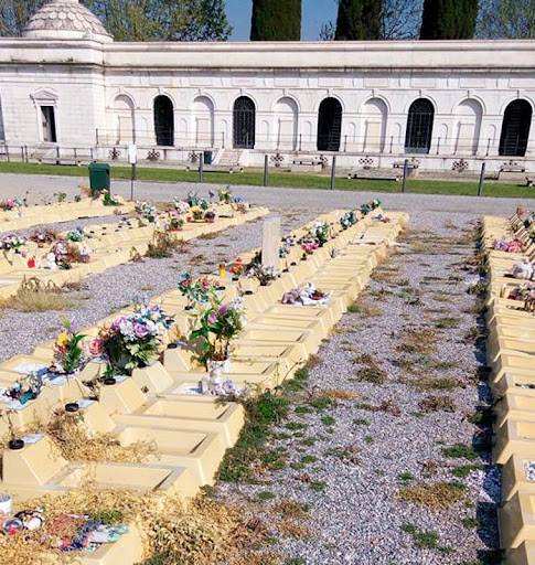 Il Comune di Brescia ha tolto le tombe dei bimbi mai nati