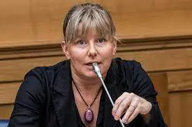 "Io vi perdono": il sermone di Sara Cunial in Aula è un insulto alle istituzioni