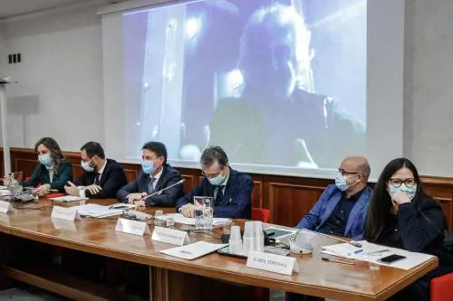 "Conte è solo un influencer...": la sua leadership traballa