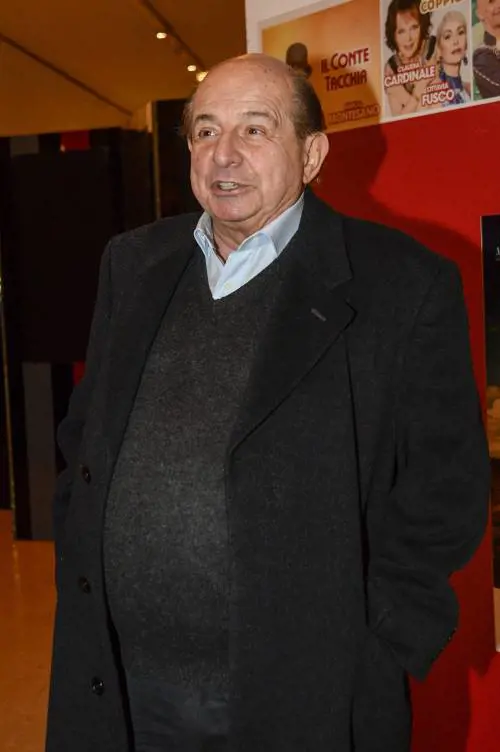 Volano stracci in Rai, sospeso il quiz di Magalli. Lui sbotta: "Mi vergogno"