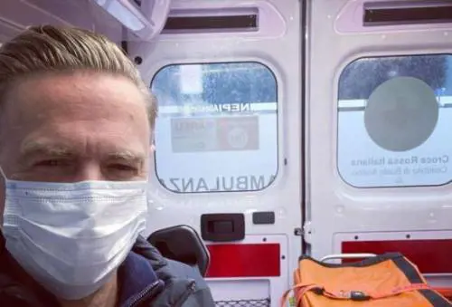 Malpensa, Bryan Adams positivo al Covid: "Vado in ospedale"
