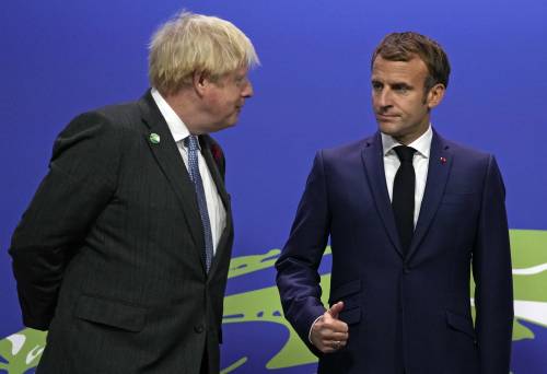 "Fuori luogo". "Poco serio": rissa BoJo-Macron sulla strage nella Manica