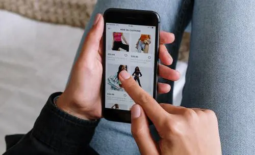 Sconti del Black Friday: con questi 5 vestiti ti rifai il look