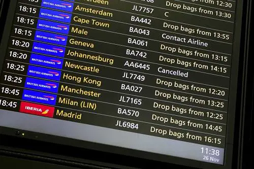 "Sbarcati 61 passeggeri positivi". In aeroporto è allarme Omicron