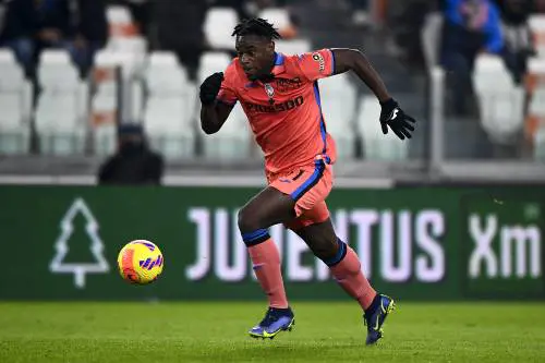 "Dove pensa di andare?": Zapata bloccato dalla vigilanza della banca