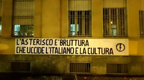 La rivolta degli studenti contro l'asterisco "fluido"