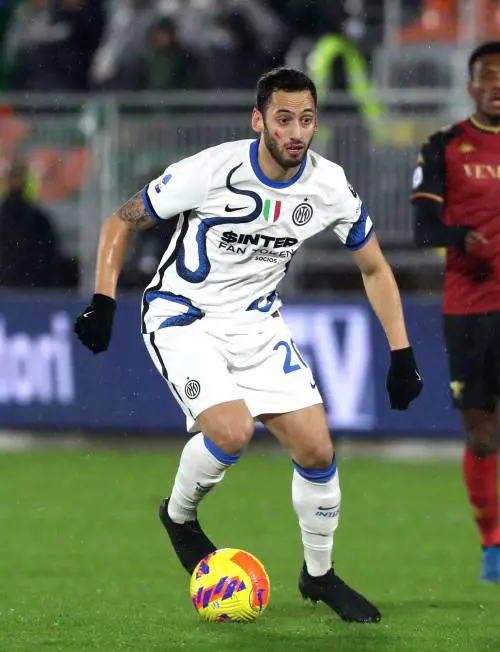 Diavolo nel mirino dell'ex. La rimonta dell'Inter col cecchino Calhanoglu
