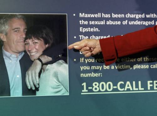 Abusi sulle minorenni: la complice di Epstein rischia 80 anni
